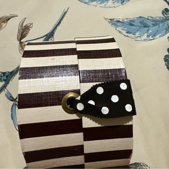 Henri Bendel Miniature Display Stripes and Ribbon Box With Polka Dot - Picture 3 of 7
